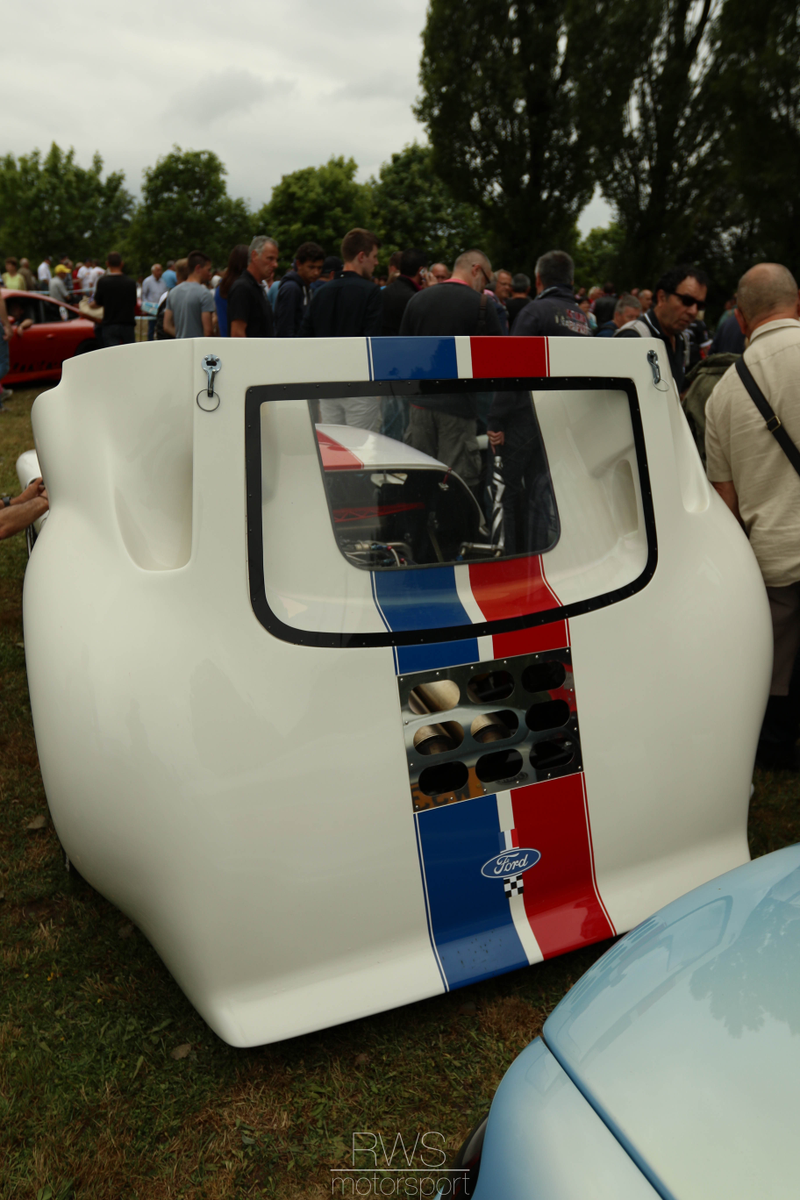 Illustration for article titled Classic British Welcome Photos (Le Mans Carshow)